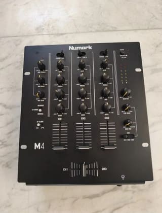 Numark M4 
