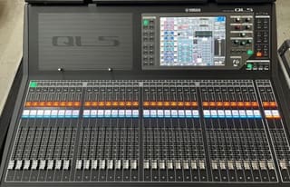 Yamaha QL5 console