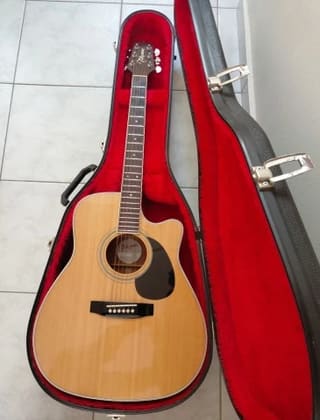 Takamine EG 332c