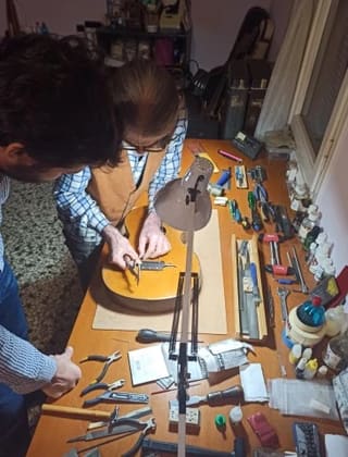 Σέρβις εγχόρδων, κιθάρες μπάσα παραδοσιακά.