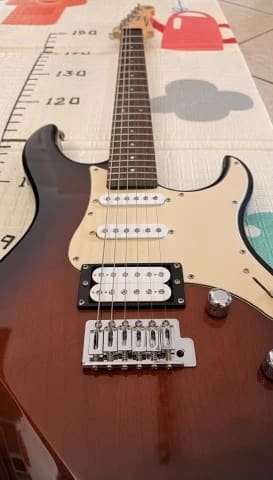 Yamaha Pacifica 112V Violin Sunburst