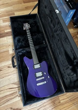 Jackson Rob Caggiano Shadowcaster + hard case Gator 580€