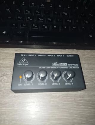 Behringer MX400 mixer