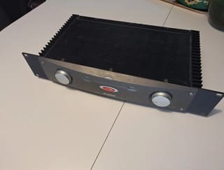 Reference Amplifier