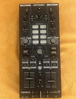 Reloop Mixtour pro