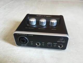 Behringer U-Phoria UM2 (Κάρτα ήχου)