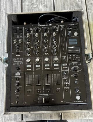Pioneer DJ DJM-900NXS2 + Flight Case