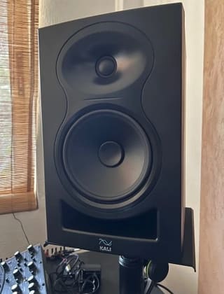 Kali Audio LP-6 and gravity stands