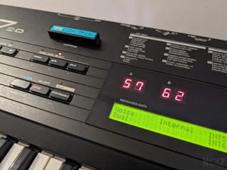 Yamaha DX7 (DX7IID) με σκληρή θήκη/hard 