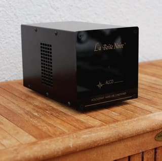 La Boite Noir Hologram Audio Line Condit