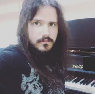 Καθηγητής Μουσικής Παραδίδει μαθήματα