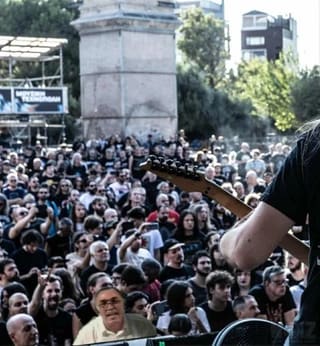Ζητείται τραγουδιστής (ξέρουμε, σπάνιο ε