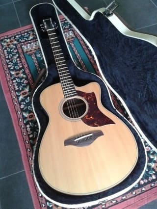 Ηλεκτροακουστική κιθαρα Yamaha AC1R μαζί