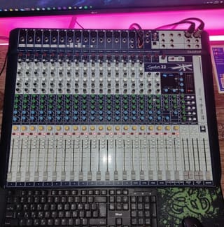 Soundcraft Signature 22 