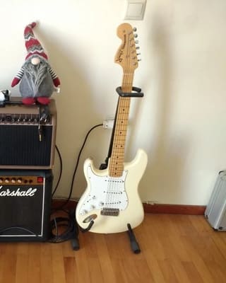 Fender Jimi Hendrix Artist Series Tribute Stratocaster