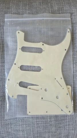 Stratocaster Pickguard (Cream/Aged White)