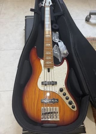 Sire Marcus Miller V8 5st sunburst