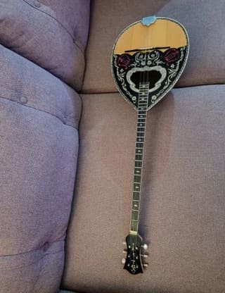 Bouzouki, μπουζούκι, τρίχορδο, εξάχορδο