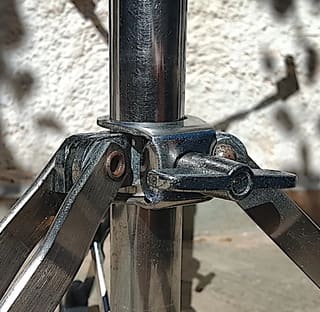 Snare drum stand