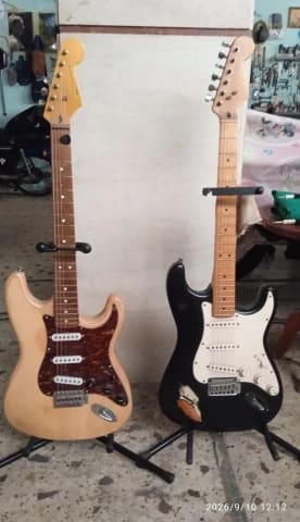 2x Squier Stratocaster
