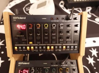 Roland AIRA Compact T-8 Beat Machine