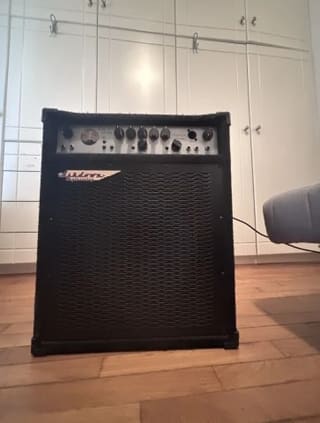 Ashdown T15-180 EVO II (Limited Edition Combo 180W)