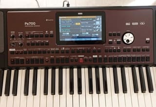 Korg Pa700