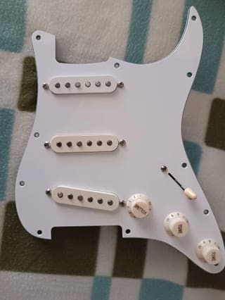 DiMarzio Area Set (Area 58 / Area 58 / Area 61) – Loaded Pickguard Stratocaster