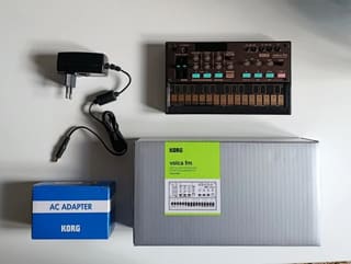 Korg Volca FM2 συνθεσάιζερ με τροφοδοτικό KA-350