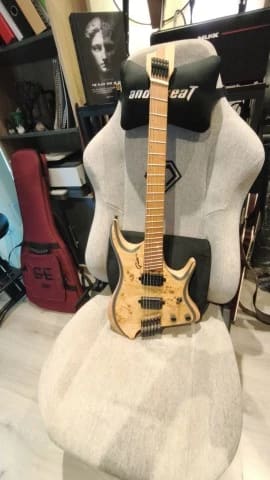 Custom Made Headless Guitar με Fanned Τάστα
