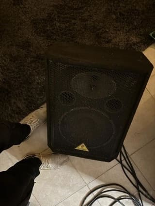 Behringer Eurolive VS1220F