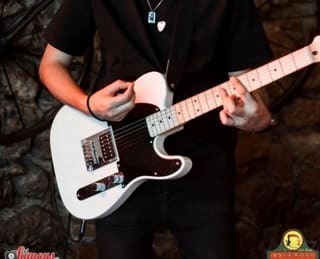 Squier Telecaster Σχεδόν