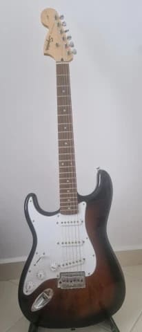 Squier Affinity Stratocaster για αριστεροχειρες