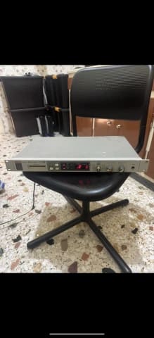 Akai XE8