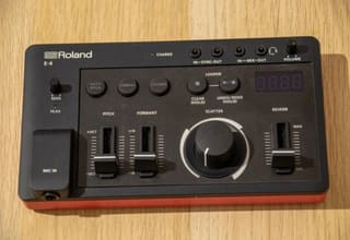 Roland Aira Compact E-4