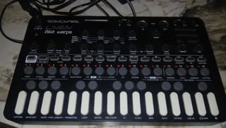 Sonicware Liven 8bit Warps