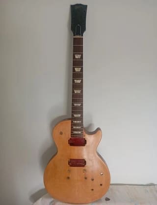 Gibson Les Paul Studio 2004 σε κατάσταση project μόνο ξύλα