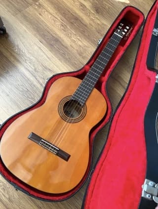 Morris Classical Guitar με σκληρή θήκη