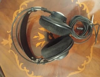 AKG K702