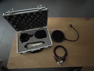 Behringer B-1
