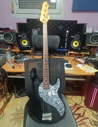 Line6 Variax 700 Bass