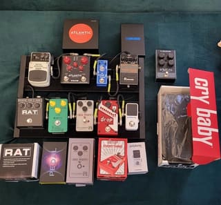 Πλήρες Set / Pedalboard (12 Πετάλια + Harley Benton Spaceship Power 40