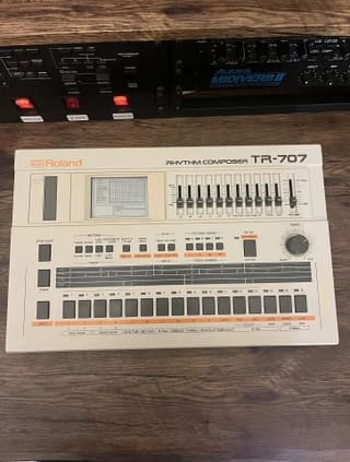 Roland TR-707