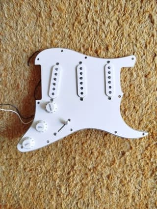 Fender Custom Shop Fat '60s – Πλήρες Pre-Wired Pickguard Stratocaster