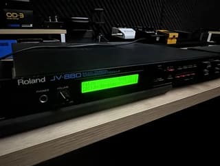 Roland JV 880