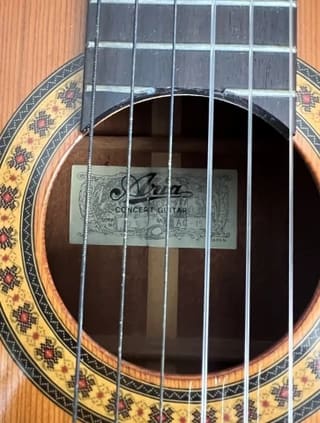 Aria AC-15 Made in Japan (1980s) – Κλασική κιθάρα με σκληρή θήκη