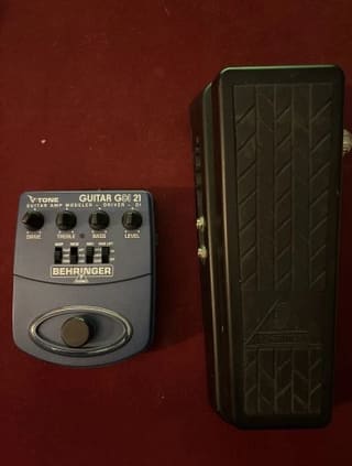 Behringer: V-Tone Guitar GDI21 & HellBabe HB01 (Wah)
