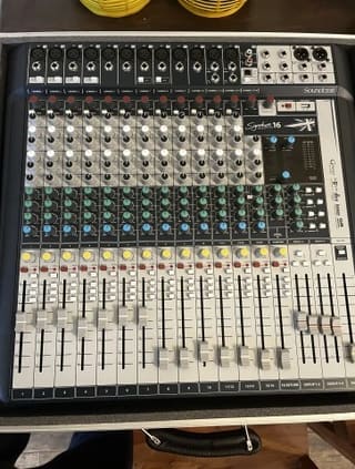 Soundcraft signature 16