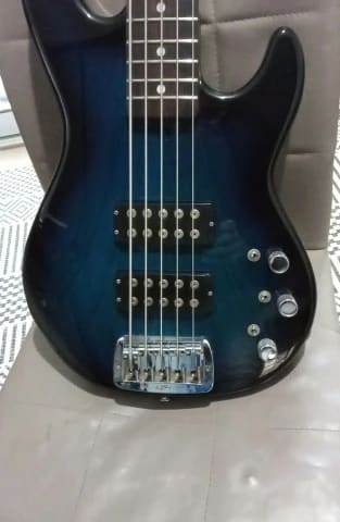 G&L L-2500