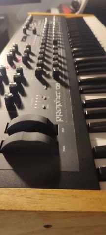Dave Smith Instruments Prophet 08